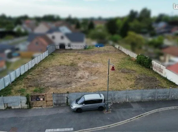 Terrain nu à louer / 1157m2 / 31m de façade / Axe principal de Vieux-Condé / disponible de suite
