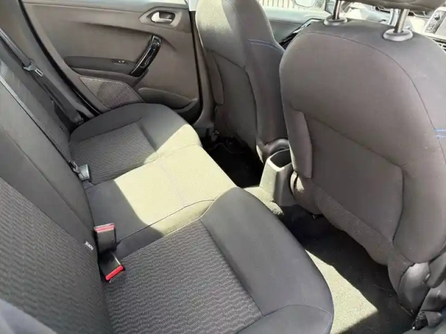 Peugeot 208 puretech 82ch s&amp;s bvm5 — photo 27