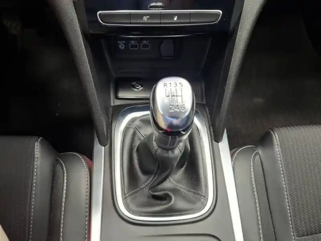 Renault Megane mégane iv berline blue dci 115 — photo 29