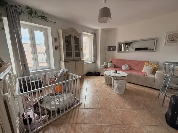 Investisseur : T3 d'environ 55m2 avec Véranda Rentabilité 5,43 % Locataire en place Le Rove
