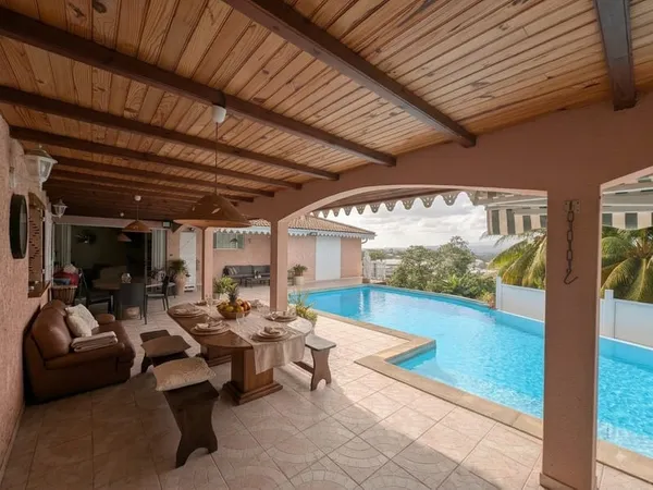 Superbe villa avec vue panoramique et rentabilité locative ? Ducos 6 pièce(s) 210 m2