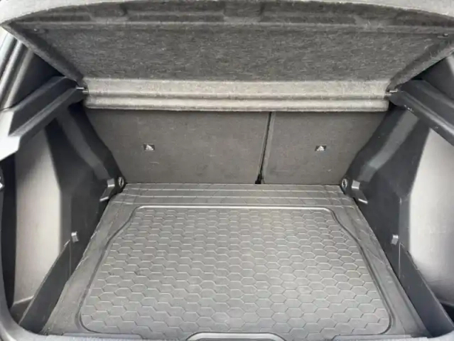 Peugeot 2008 ii 1.2 pt 155 s&amp;s eat8 gt — photo 17