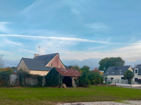 TERRAIN CONSTRUCTIBLE VIABILISÉ CENTRE BOURG 450m²