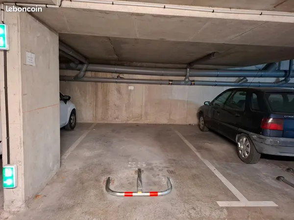 Place de parking à louer