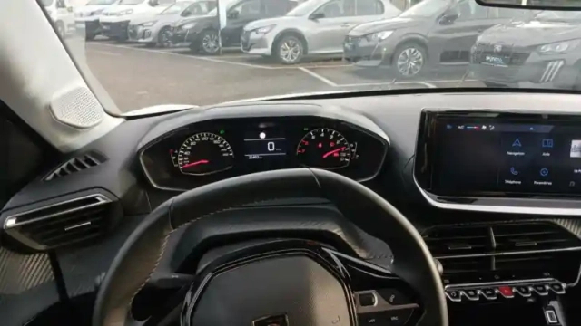Peugeot 208 puretech 75 s&amp;s bvm5 — photo 54