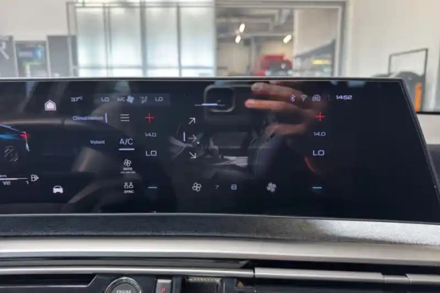 Peugeot 3008 hybrid 136 e-dcs6 — photo 19
