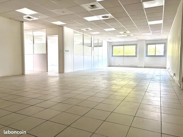 A louer Bureaux 3 surfaces disponibles - RER Val de Fontenay