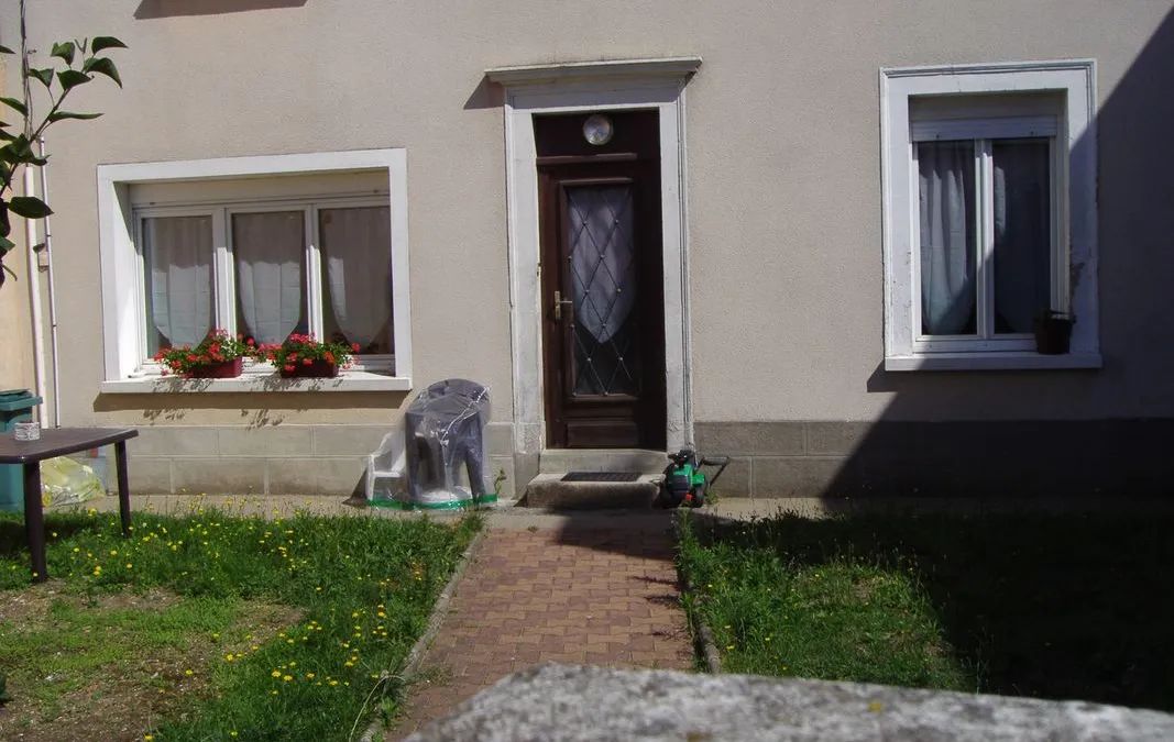 Photo 1