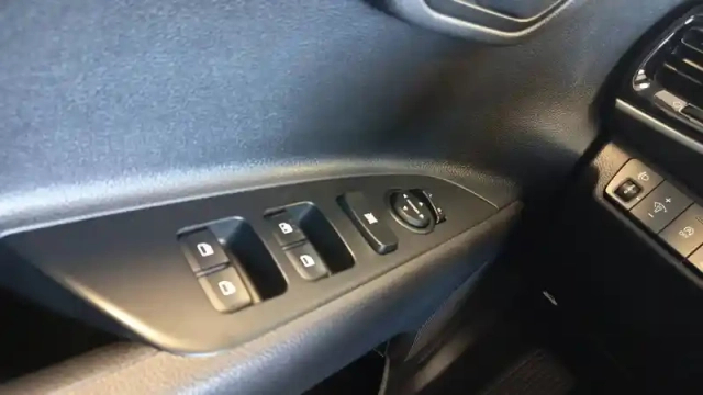 Kia Stonic 1.0 t-gdi 100 ch bvm6 — photo 17