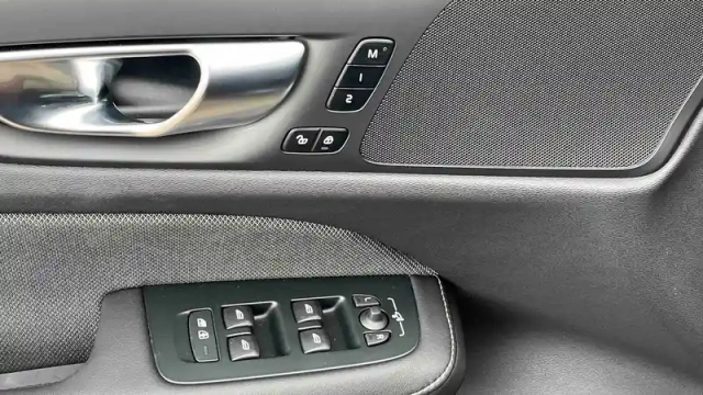 Volvo V60 t6 awd hybride rechargeable 253 ch + 145 ch geartronic 8 — photo 24
