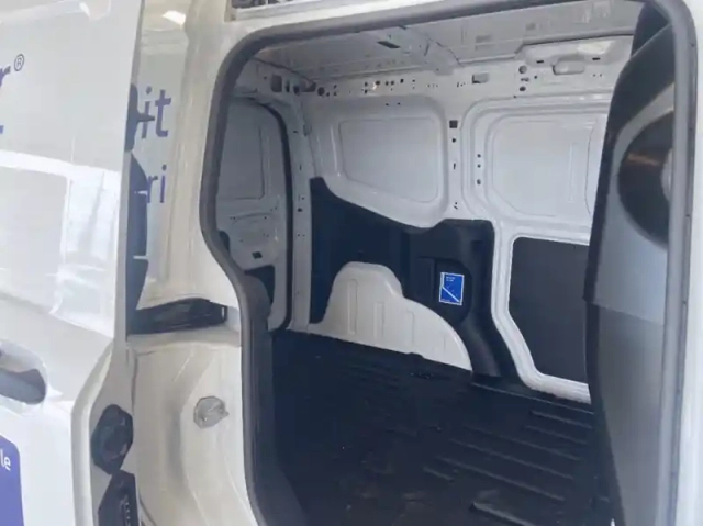 Ford Transit Courier fourgonnette electrique 100 kw 136ch batterie 46 kwh trend — photo 9