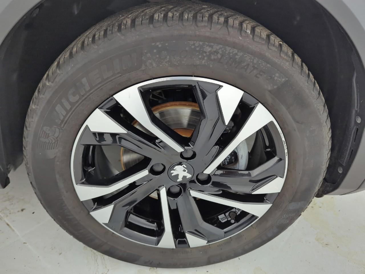 Peugeot 2008 puretech 130 s&s eat8 allure pack — photo 20