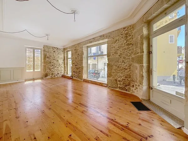 Beau Local/Bureaux De 89 M2 En Rez-De-Chaussée- Champs De Mars