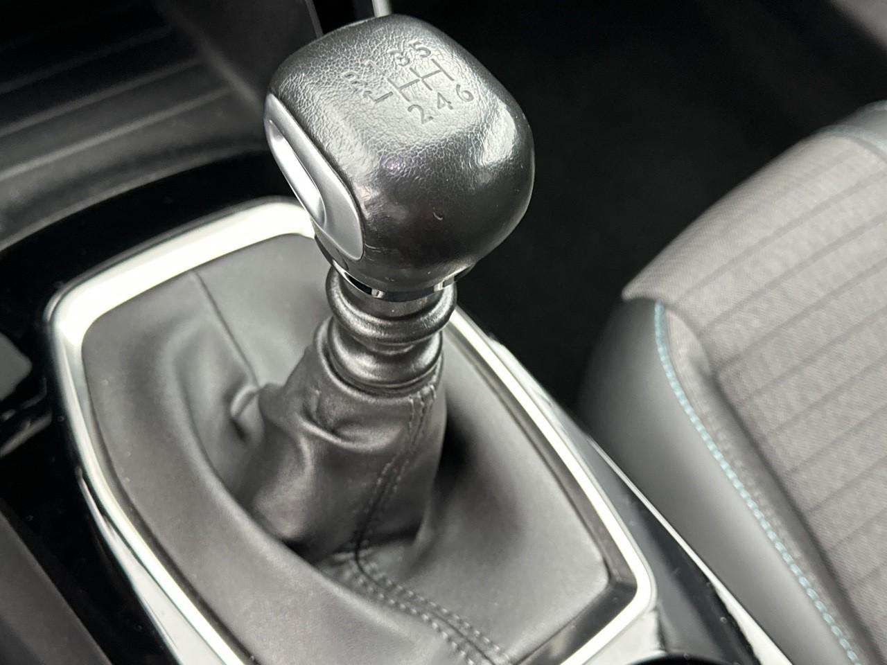 Peugeot 2008 1.2 puretech 130ch s&s allure pack — photo 14