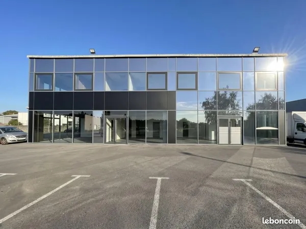Local commercial 180 m²