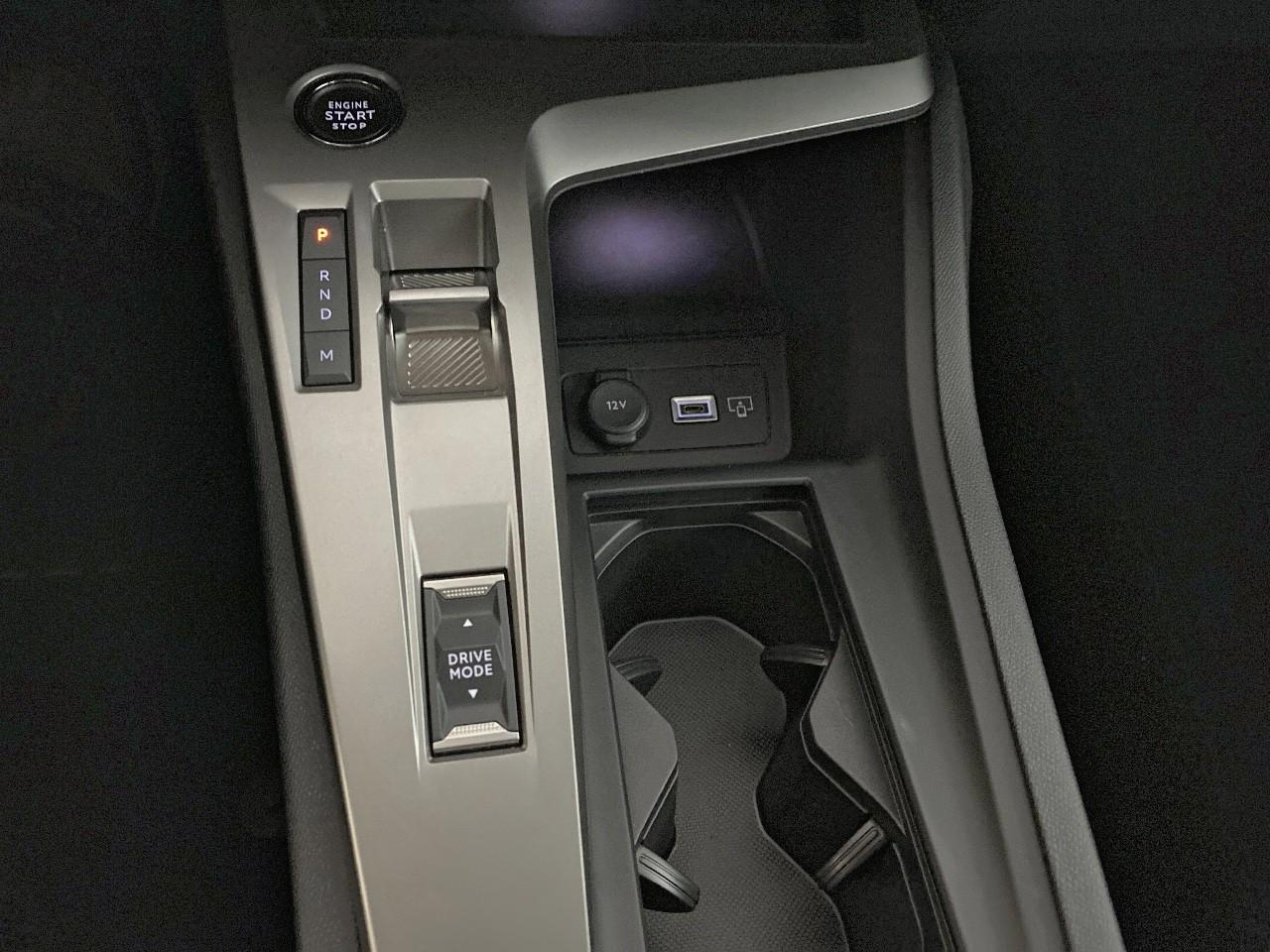 Peugeot 308 hybrid 145 e-dcs6 style — photo 17