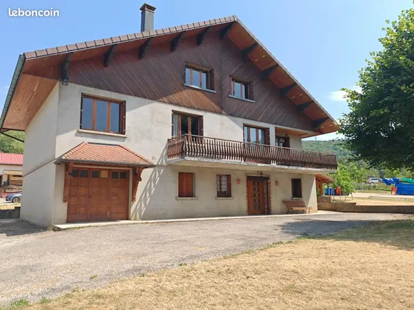 Maison 10 pièces 220 m²