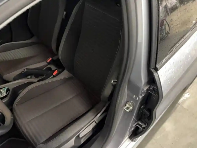 Peugeot 208 puretech 100 s&amp;s eat8 — photo 6