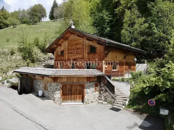 Chalet confortable de 340m², centre de Flumet (73590)