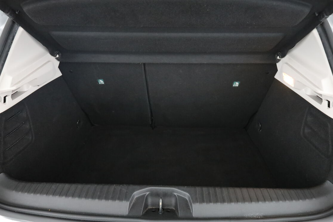 Renault Clio 1.6 E-Tech Business — photo 16