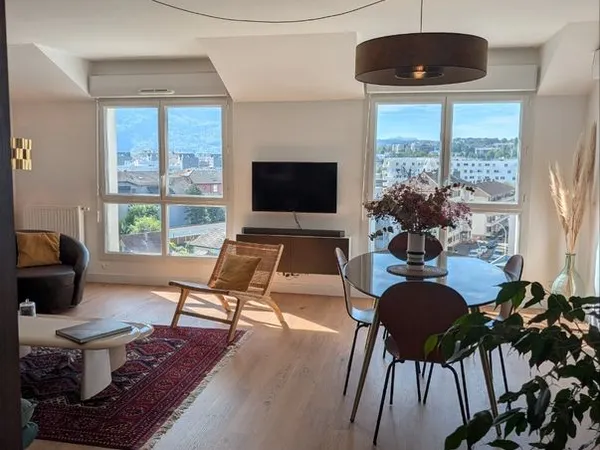 T2 meublé 63 m² - dernier étage, terrasse & garage - Annecy centre