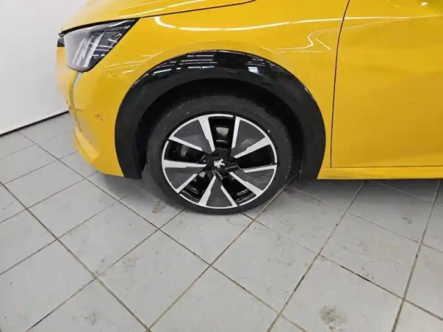 Peugeot 208 e- 136ch gt — photo 9