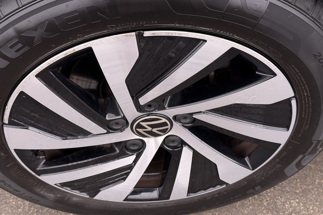 Volkswagen Golf 8 — photo 25