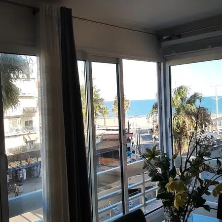 Duplex plein centre Canet vue mer