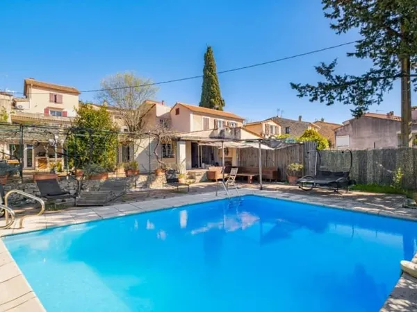 Maison 8 pièces 195 m²