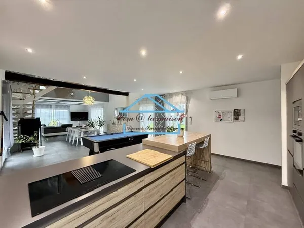 Maison 6 pièces 196 m²