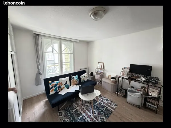 Studio avec cuisine séparée
