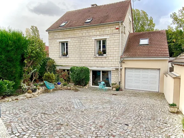 Maison vivable de plain pied avec entrepôt de 160m²