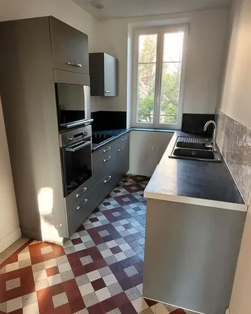 Loue F3 refait à neuf - Oudinot - Loc'Avantages - jardin