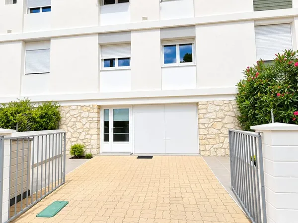 Quartier du parc, à 200m de la plage !