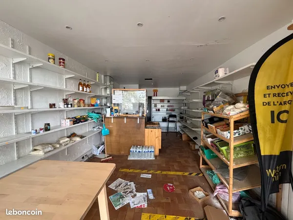 LOCAL COMMERCIAL 35 m² - ÉVRY-COURCOURONNES - 500 /MOIS - VITRINE