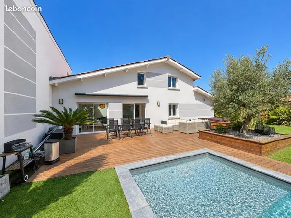 Villa meublée, quatre chambres, 10 couchages, proche Bordeaux et océan