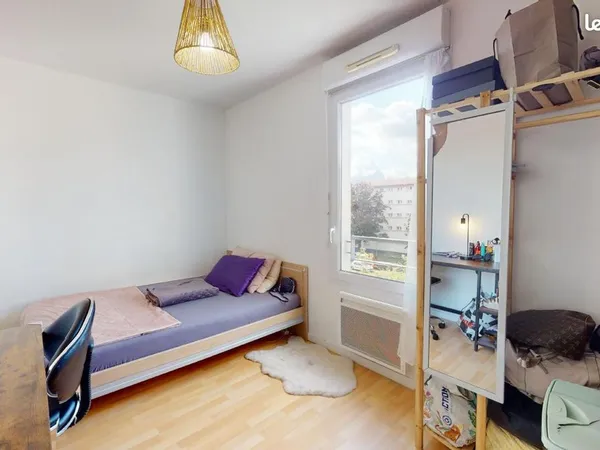 Chambre 5 pièces 76 m²