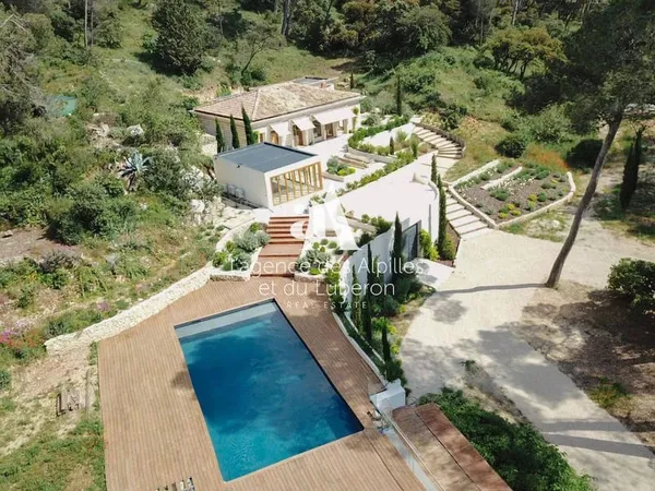 Maison 15 pièces 298 m²