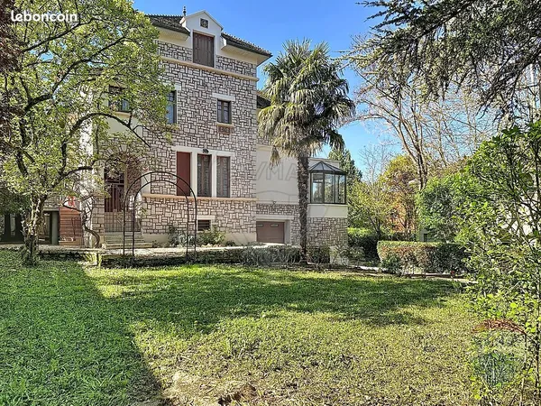 Villa 10 pièces 390 m²