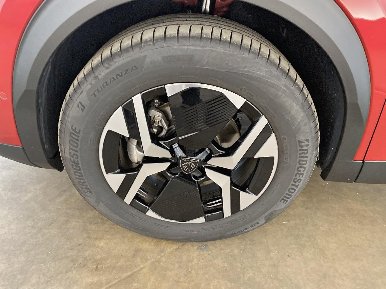 Peugeot 2008 hybrid 145 ch e-dcs6 allure — photo 11