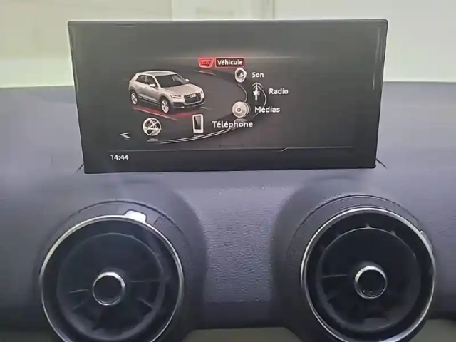 Audi Q2 35 tfsi 150 s tronic 7 — photo 23