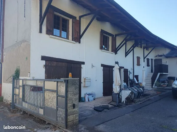 Magnifique corps de ferme à deux pas de la Suisse