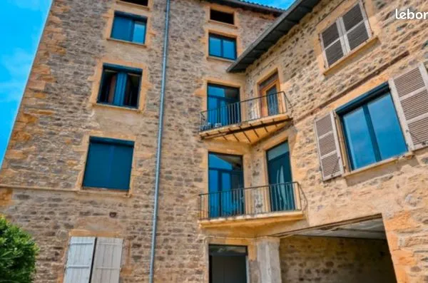 Plateau a aménager de 35m2, viabilisé