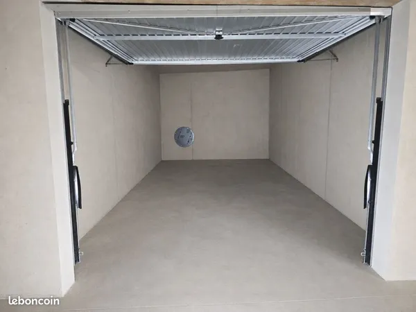 Investissement locatif - 5 garages déjà loués