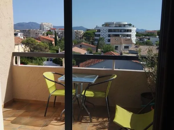 FRÉJUS PLAGE "gd T2 - dernier étage avec Ascenseur"
