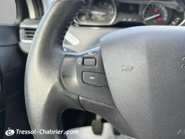 Peugeot 2008 puretech 82ch s&amp;s bvm5 signature — photo 16