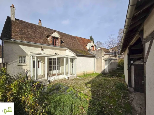 Maison de ville avec dépendances