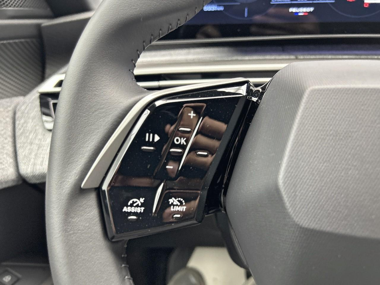 Peugeot 3008 hybrid 145 e-dcs6 allure — photo 23