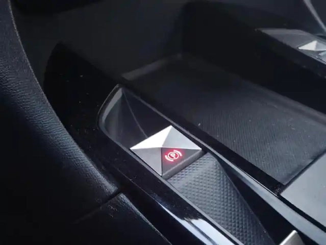 Ds Ds 3 puretech 130 auto performance line — photo 9