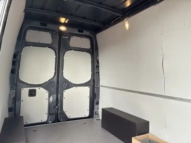 Mercedes Sprinter 319 cdi fourgon 12m3 37 v6 3.0 — photo 6